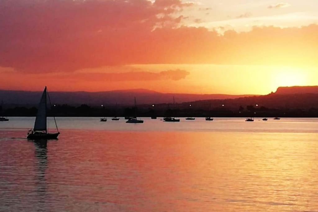 Terrazza Sul Mare Attico "Alfeo E Aretusa" Syrakusa Exteriör bild
