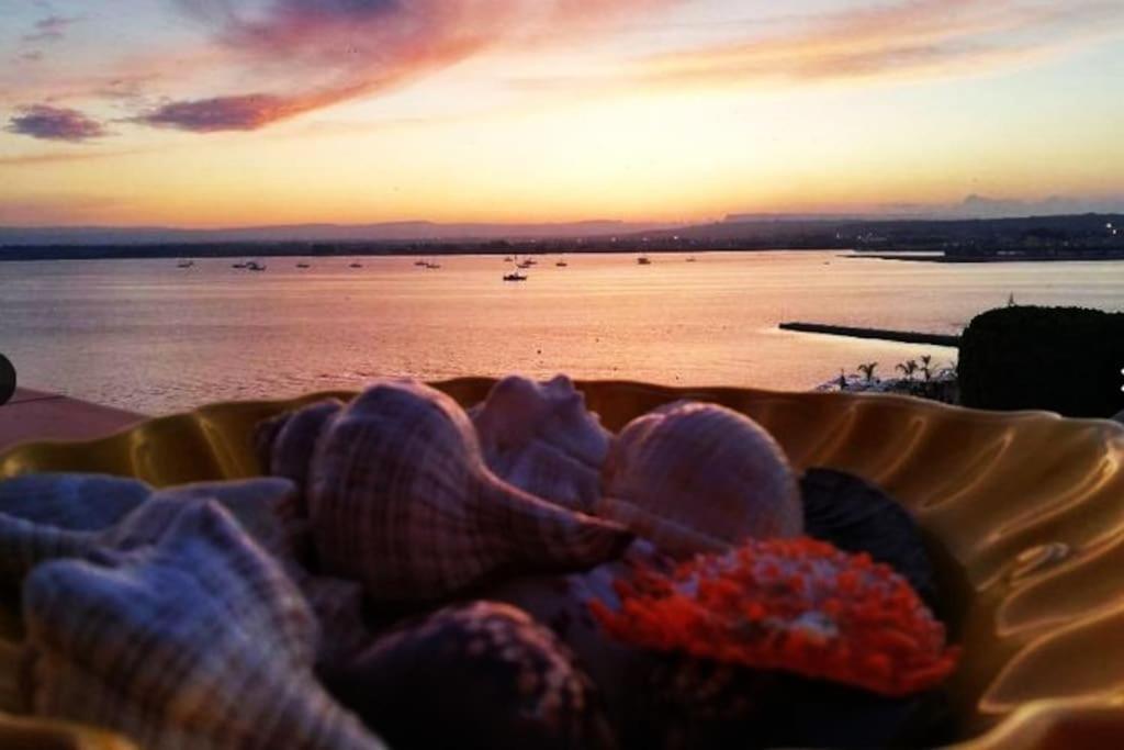 Terrazza Sul Mare Attico "Alfeo E Aretusa" Syrakusa Exteriör bild